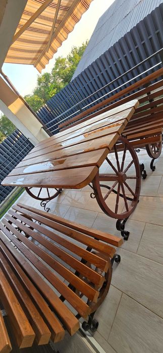 Masă cu banci din lemn masiv și fier forjat