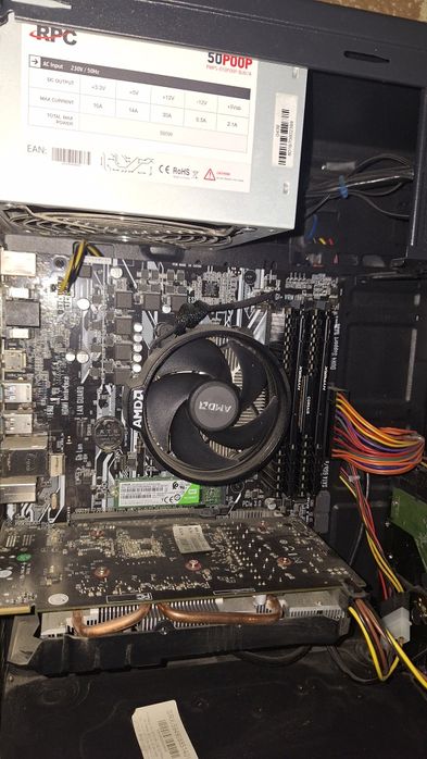 Sistem Desktop PC impreuna cu mouse tastatura si adaptor WIFI