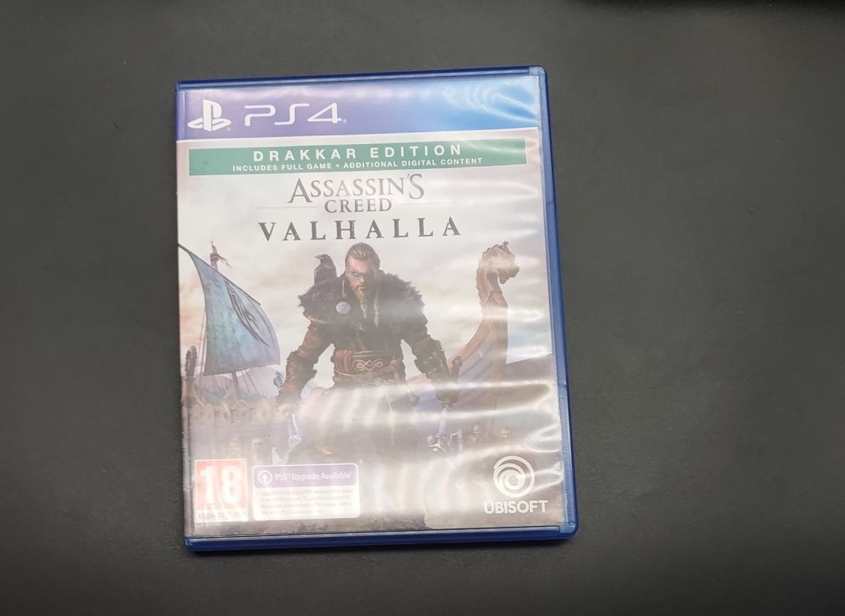 Playstation 4 Slim 500GB+ джойстик+3 топ игрици+кабели