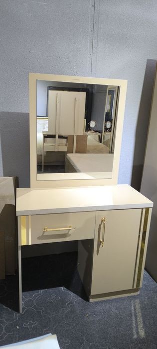 Спальные гарнитуры