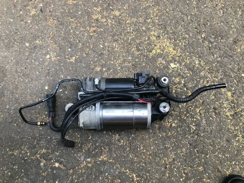 Compresor suspensie perne de aer VW Touareg 7L 2006