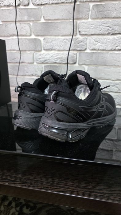 Оригинальные кроссы ASICS