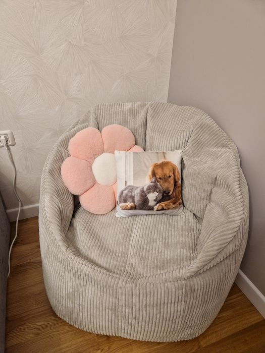 Fotoliu tip bean bag (decoratiunile nu sunt incluse)