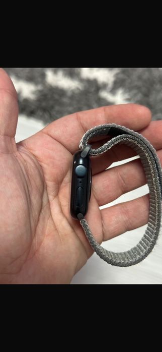 Vand doua apple watch :se si seria 6