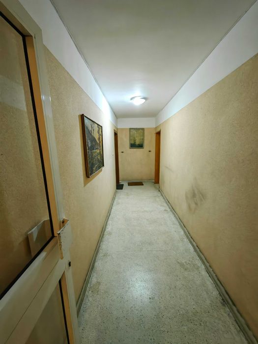 Продавам тристаен с гараж