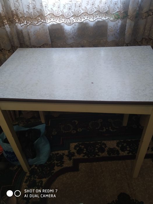 Продам кухонный стол