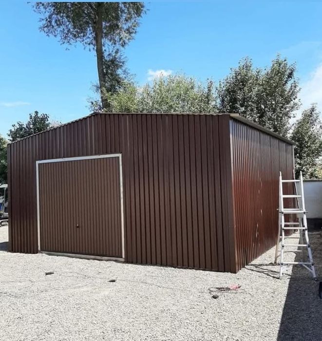 Vând garaje metalice din panouri sandwich