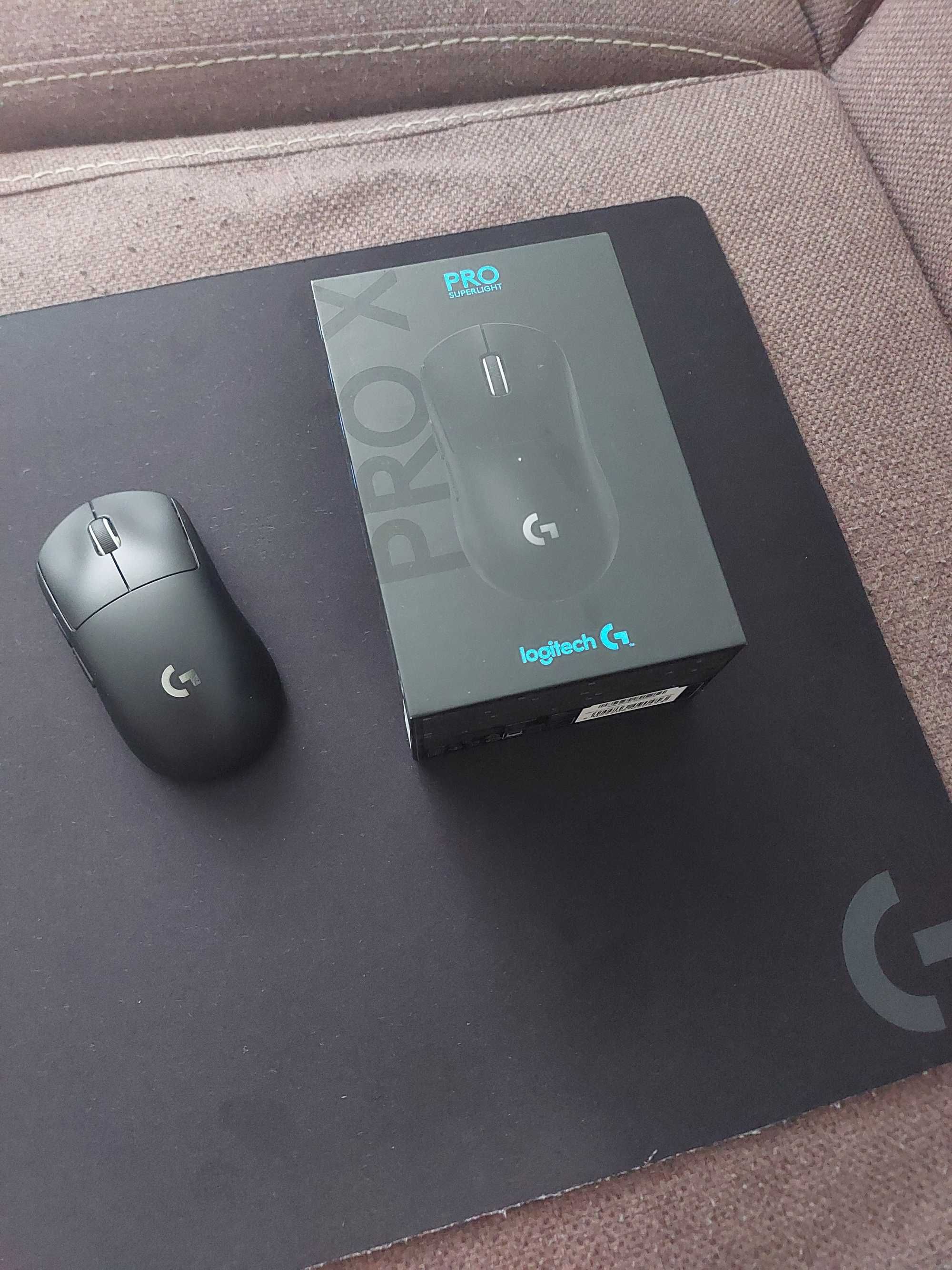Mouse Logitech G Pro Superlight si Mousepad Logitech G640