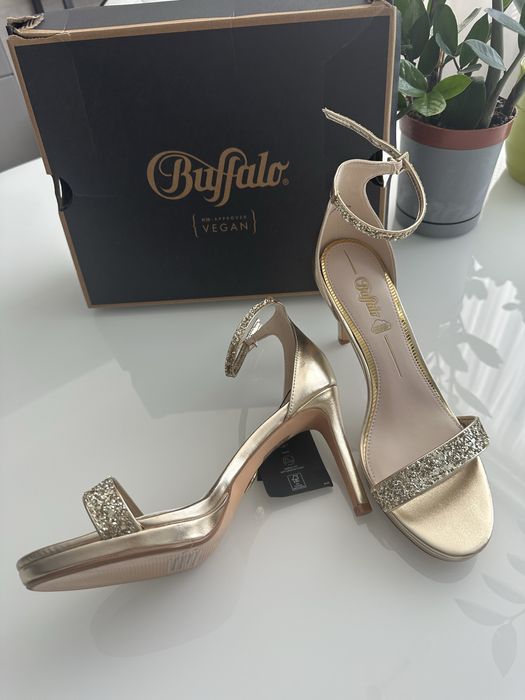 Дамски сандали на ток Buffalo
