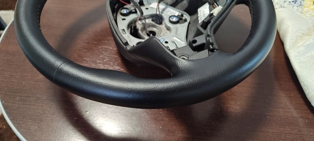 Volan sport BMW X3 F25 cu încălzire și comenzi