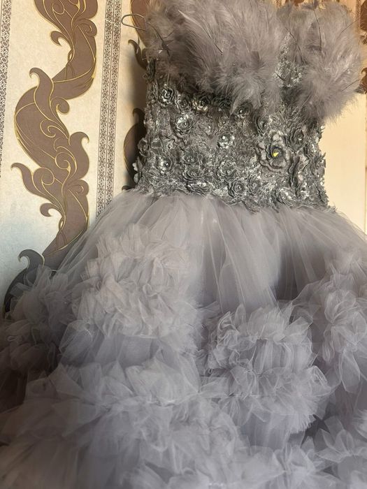 Чисто нова бална рокля