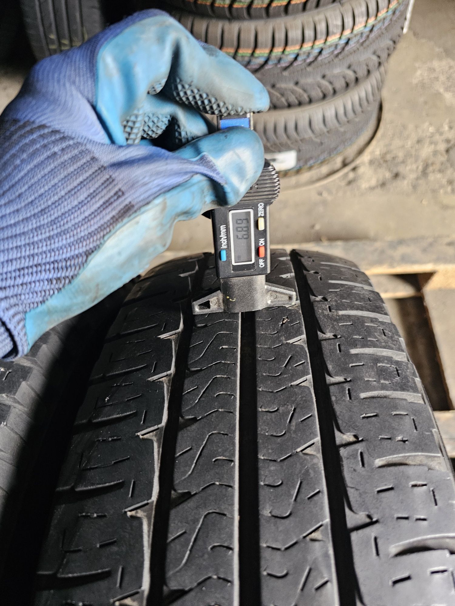 2 anvelope vara 215 70 15C Michelin Agilis  6.8mm