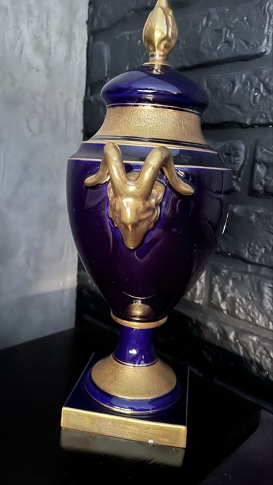 Красивая фарфоровыя ваза Линер