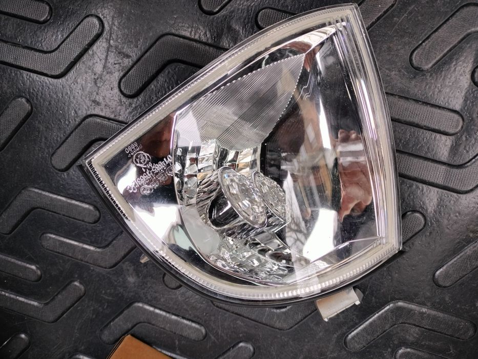 Левый поворотник Шкода Октавия а4