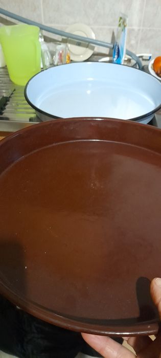 Тави емайлирани, чинии порцеланови и стъклени