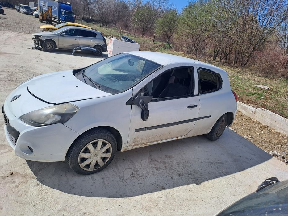 Dezmembrez Renault Clio 3 1.5dci cod motor K9K-E8