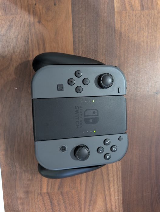 Nintendo Switch 1 + Super Mario Odyssey