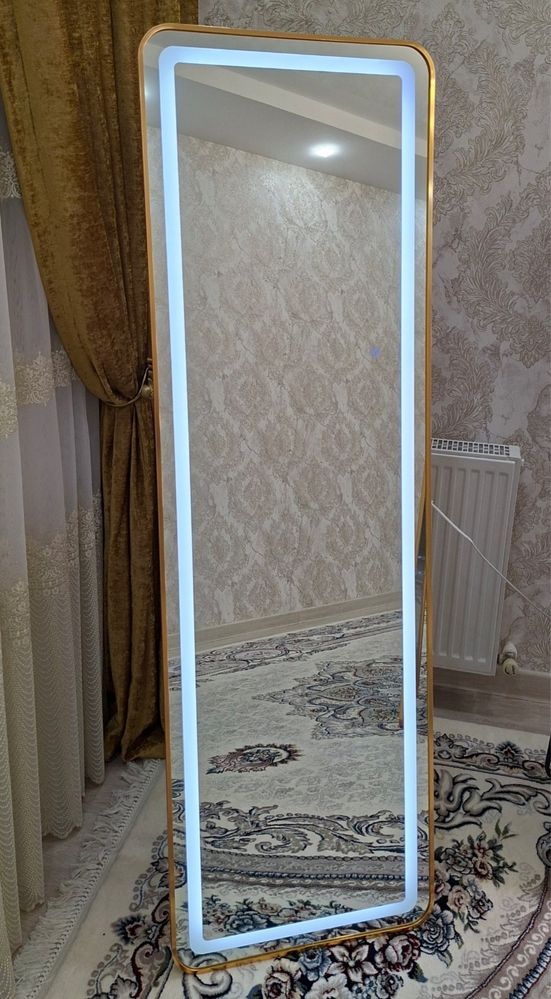 Напольное зеркало разных видов