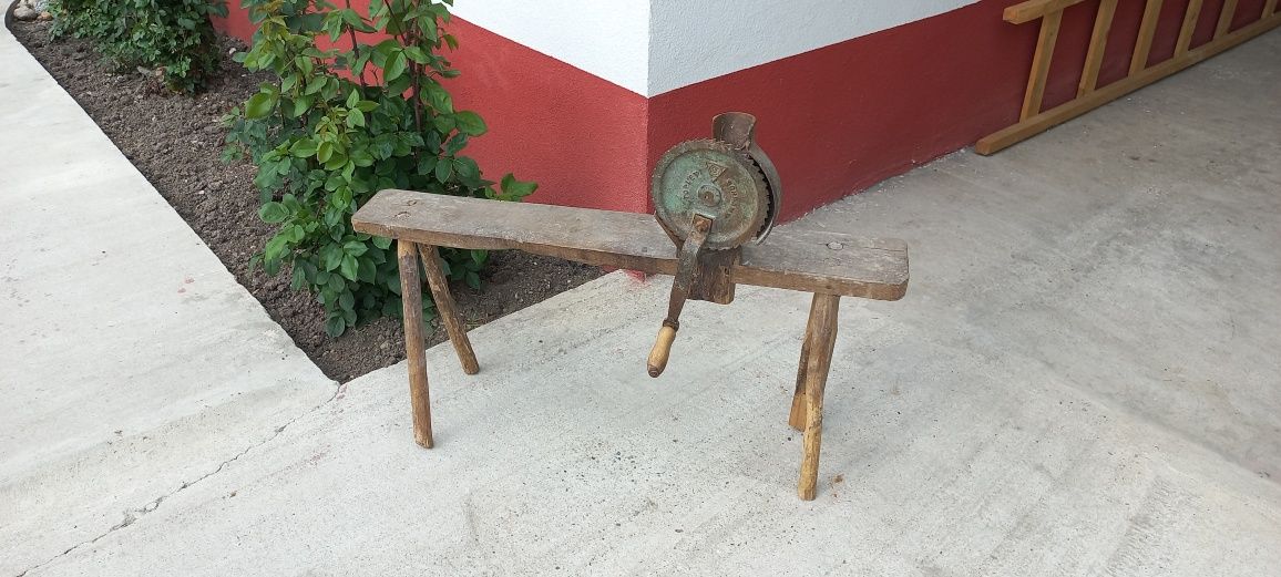 Curățătoare de Porumb. Piesă Veche. Ideală pt Decor