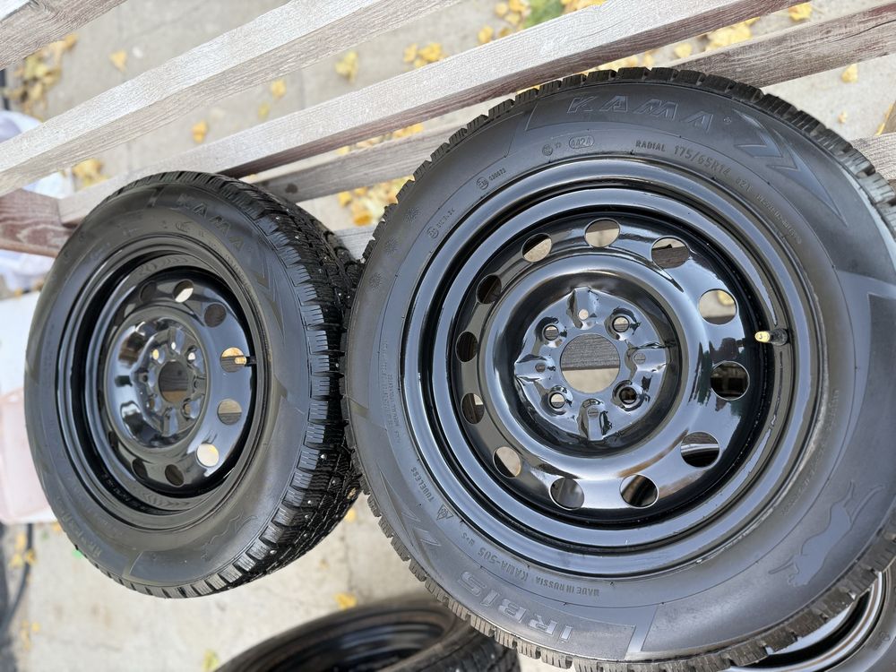 Продам зимние шины 175/65 R14 с диском
