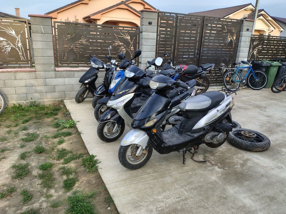 Vând 5 scutere funcționale cu acte preț pe bucata