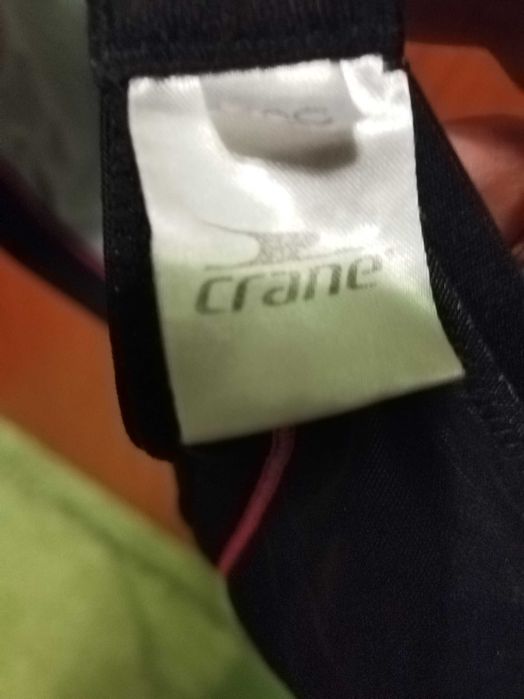 Sutien/bustieră sport cu bretele late de la Crane. Marimea: 80C. Negru