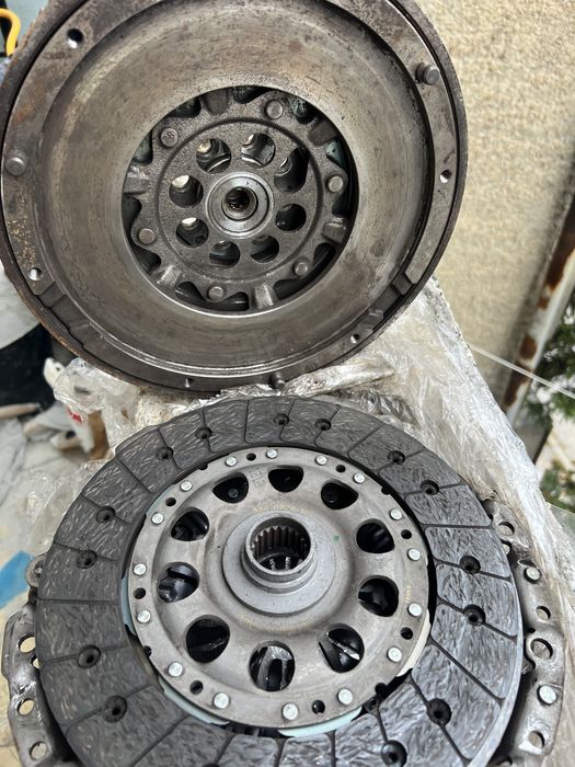 Копмлект съединител с маховик LuK бмв е46 дизел