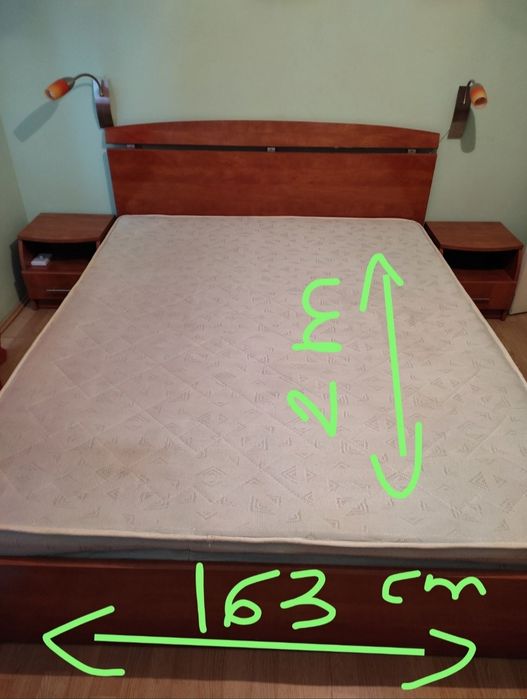 Vând urgent pat cu saltea in stare bună