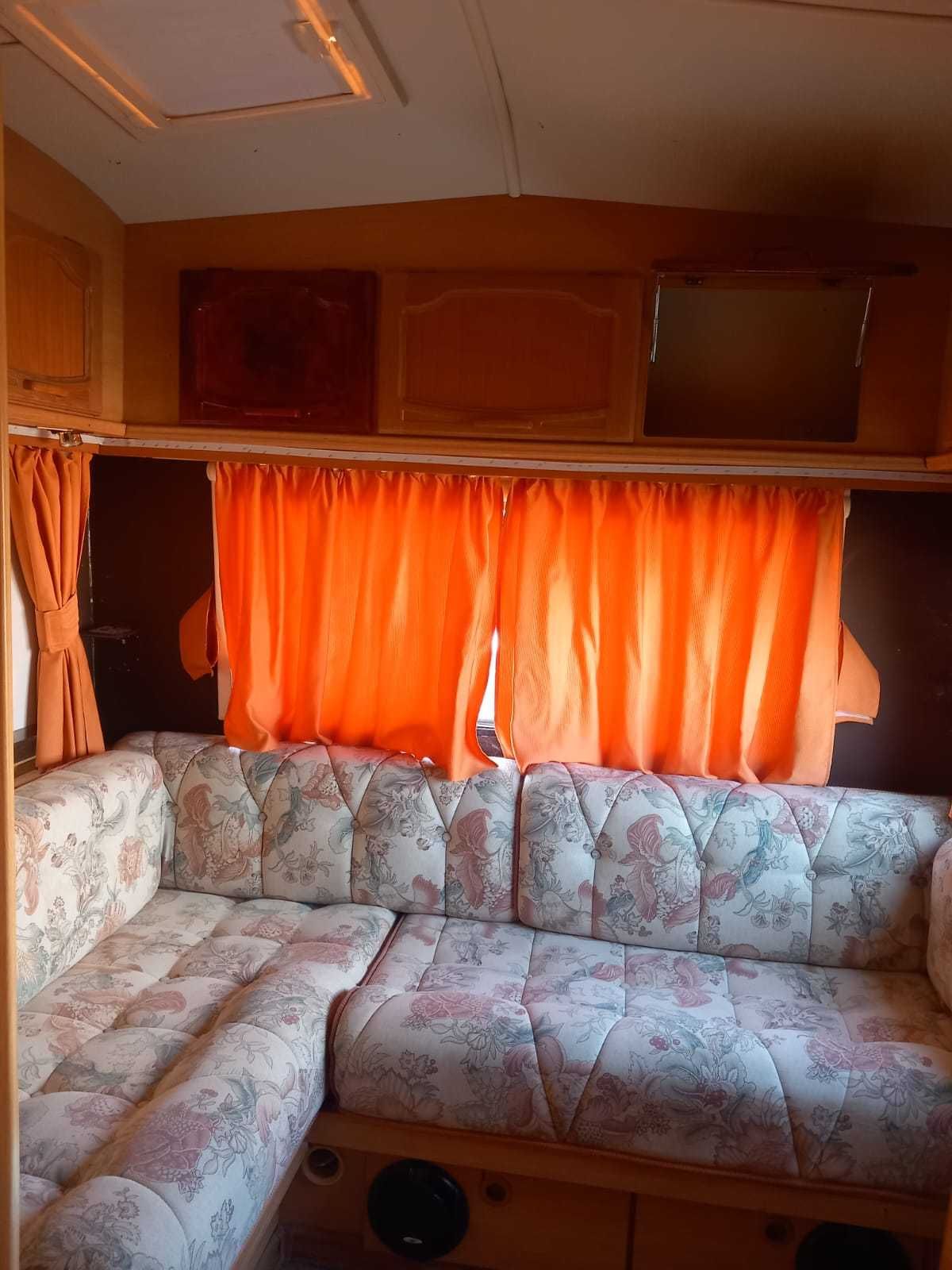 Rulota pe 2 axe ABI CARAVANS Model: Award Twinstar 4 - 5 locuri