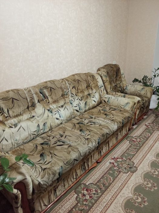 Диван с двумя креслами