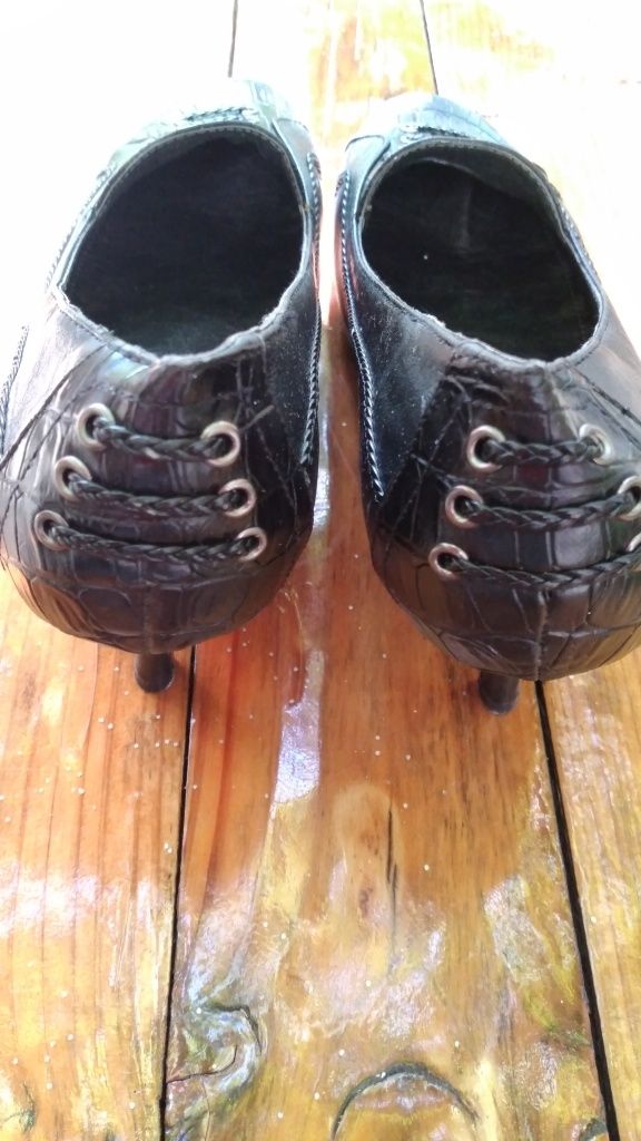 ДАМСКИ обувки, черни с ток.