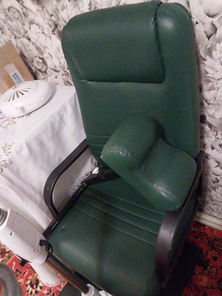 Продам педикюрное кресло в г.Талгаре.