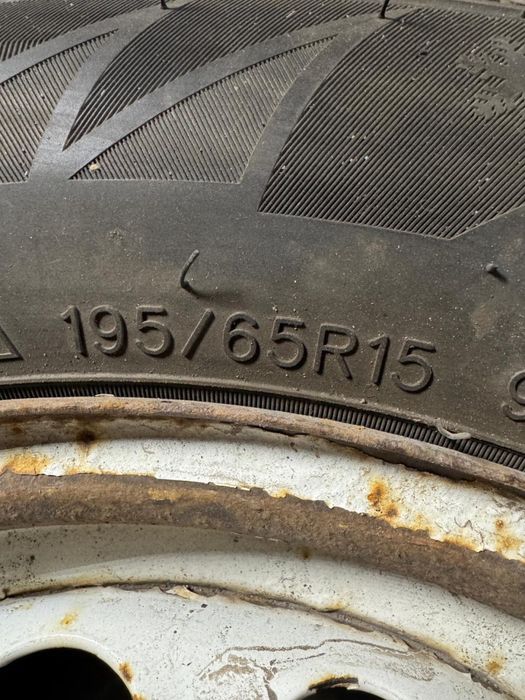 Продам шины 195/65/R15 шипы. Sailun