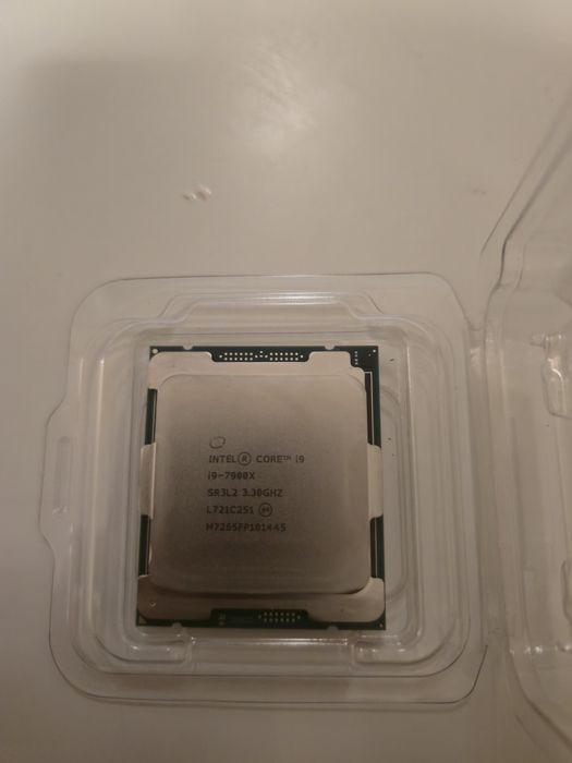Procesor i9 7900X lga 2066
In state perfecta , fara defecte ascunse