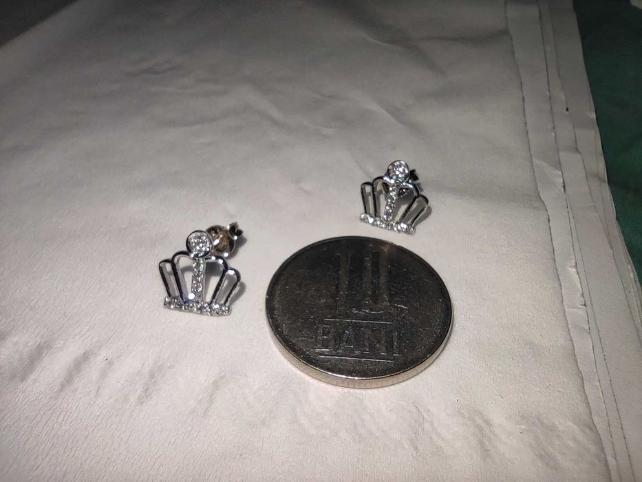 Cercei regali Queen's Crown, aur 18k cu diamante 0.74 ct.
