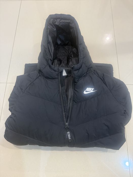 Vând geacă lungă,Nike,stare impecabilă