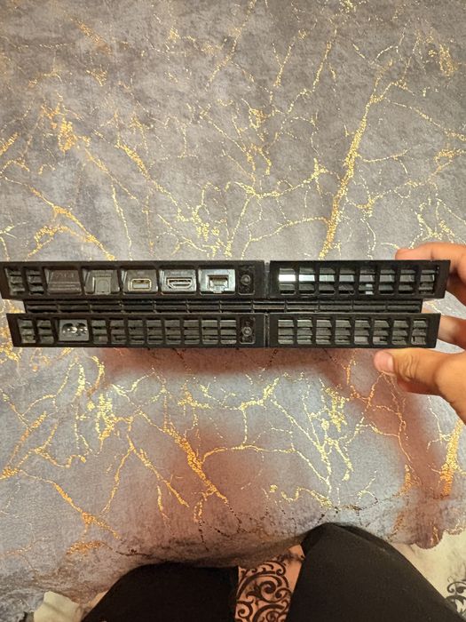 Продавам Playstation 4