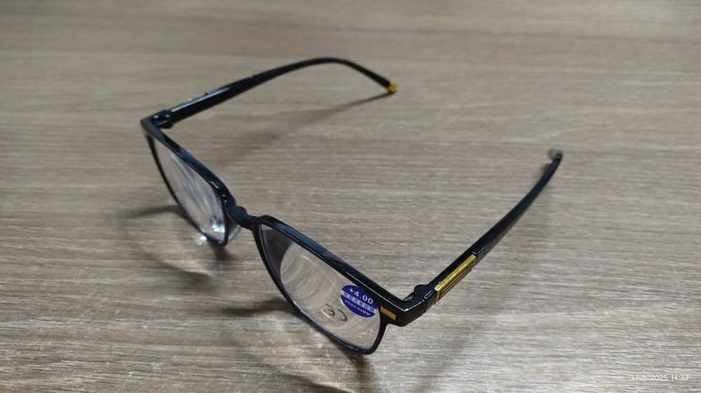 Ochelari vedere pentru aproape - CITIT