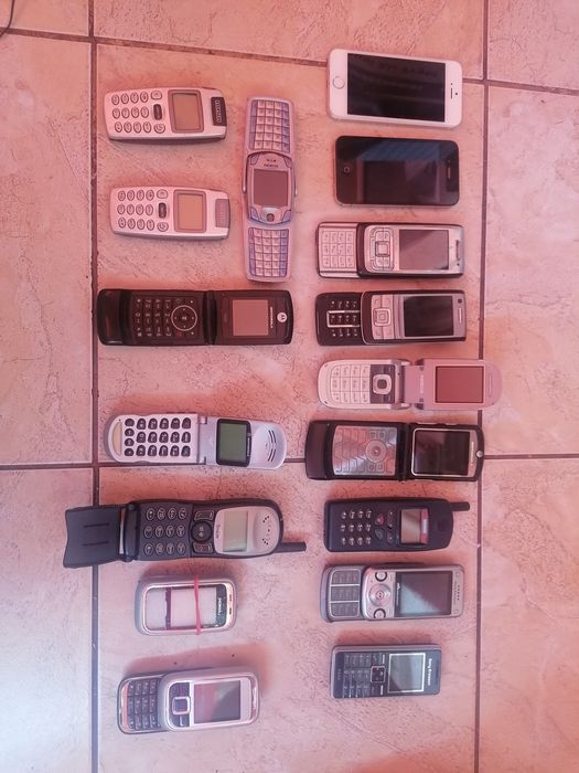 Telefoane cu butoane.