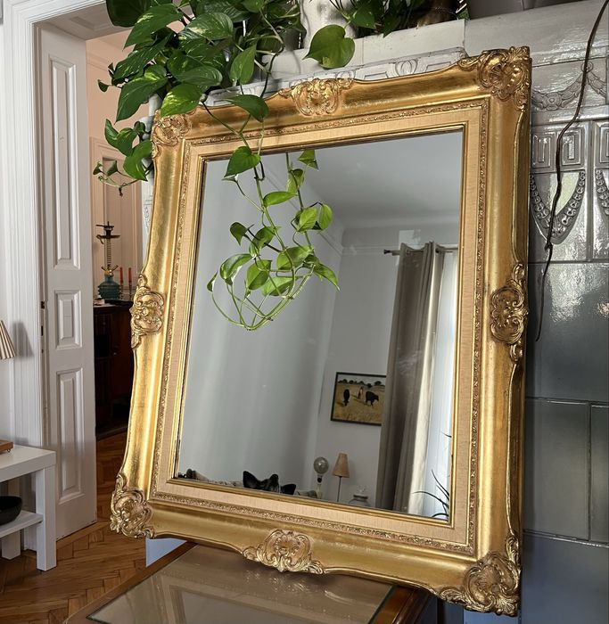 Oglinda mare cu rama masiva din lemn