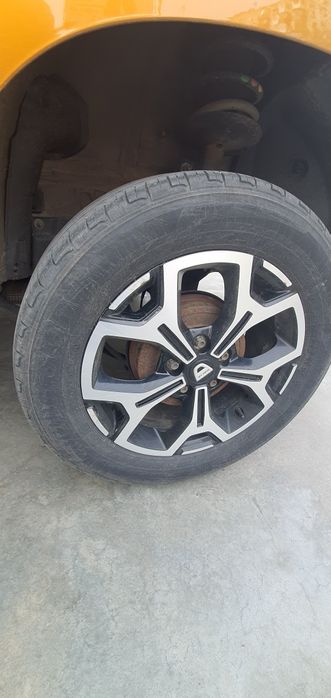 Vând anvelope Bridgestone all season pe 17