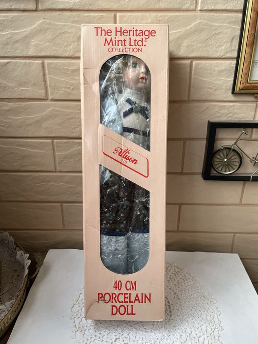 Allison красива нова порцеланова кукла от Америка