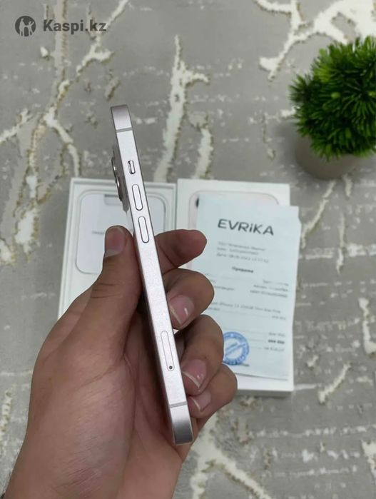 iPhone 13 в идеальном состоянии