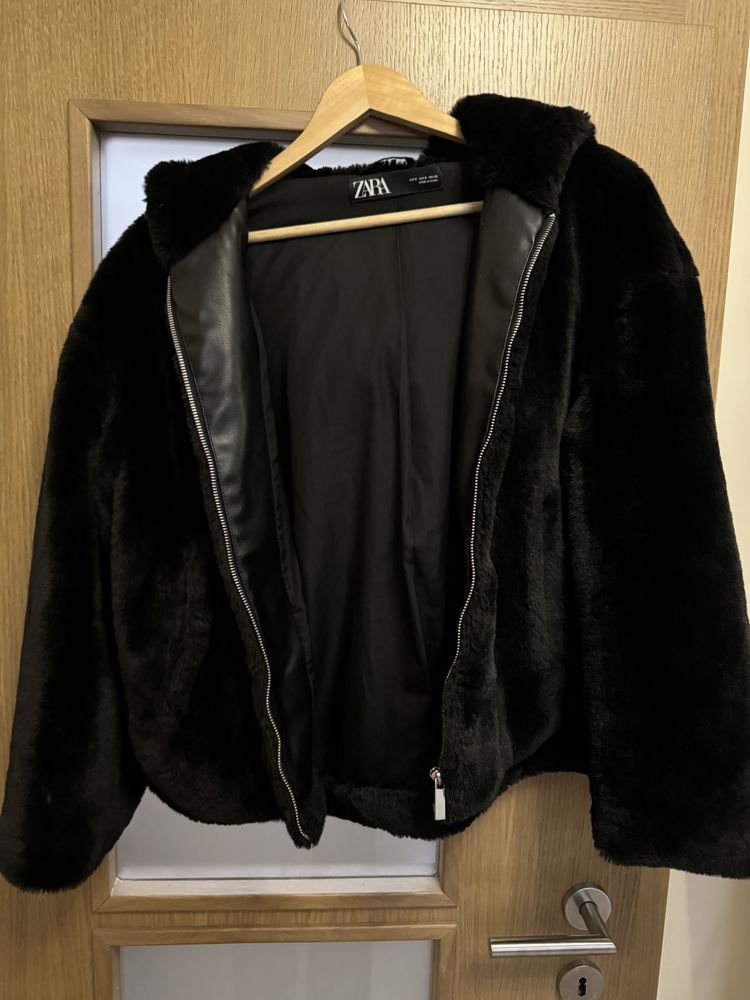 Яке изкуствен косъм с качулка Zara