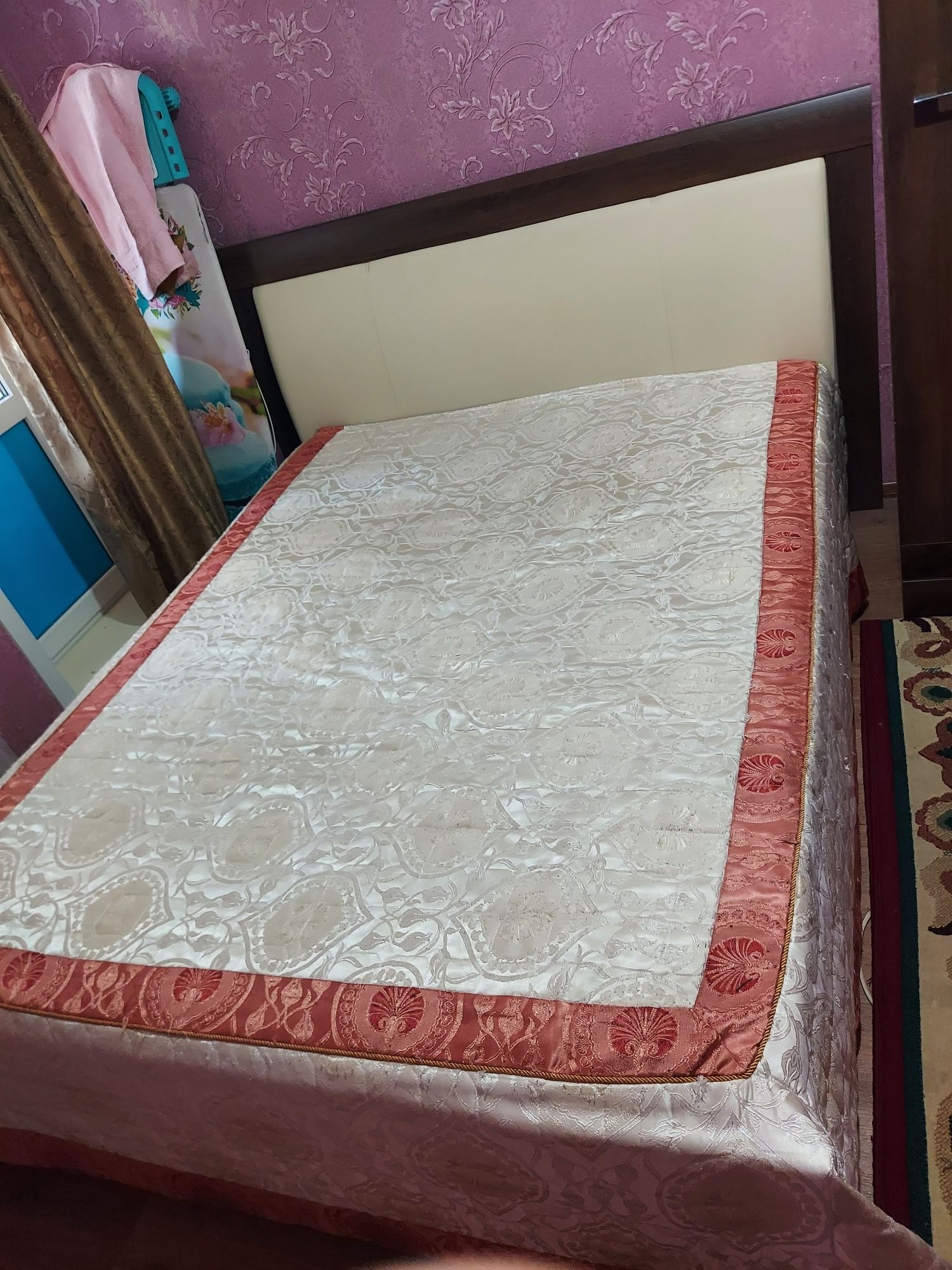 Продам спальный кровать с матрасом