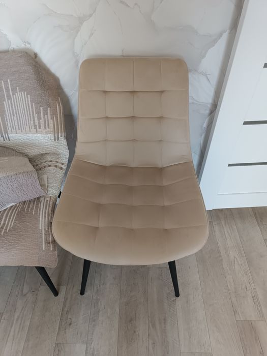 Продам стулья новые