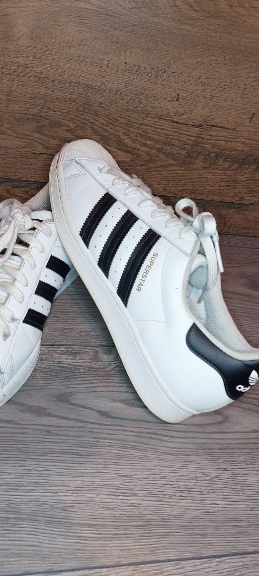 Adidaşi Superstar