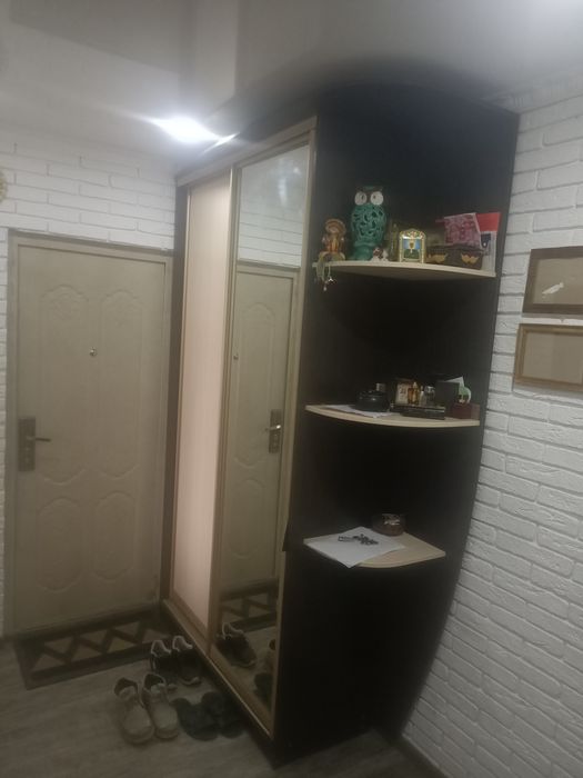 Продам шкаф купе для прихожей. Очень вместительный.в хорошем состоянии