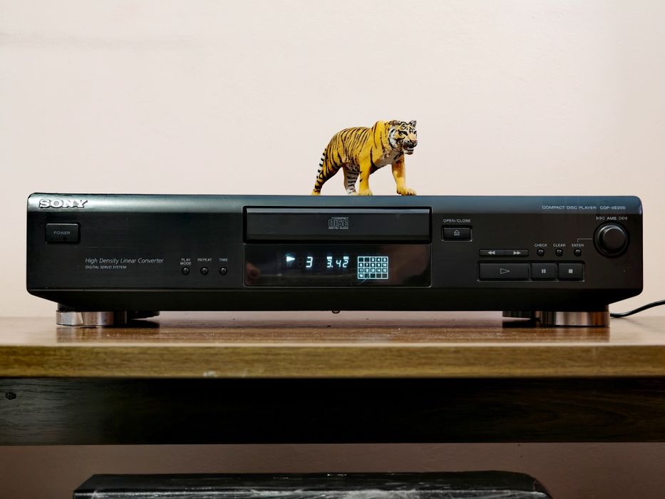 Sony CDP-XE200. Cd player. Date tehnice mari. Preț fix !