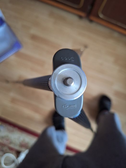 Trepied vechi pentru aparate foto